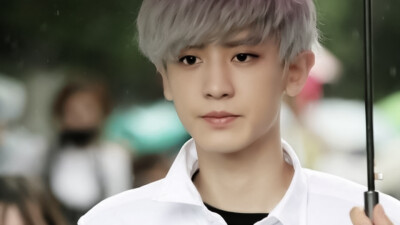 「橙光」朴灿烈
侵删｜素质拿图