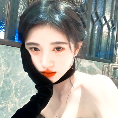 “美女就是坠可的！”
苏粟粟/鞠婧祎