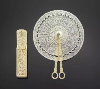 cockade fan，是一种可以360度完全打开的扇子，相对比较稀少
