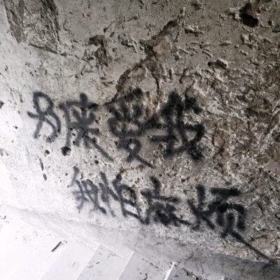 丁达尔效应笼罩的教堂下，我有我的文艺复兴。