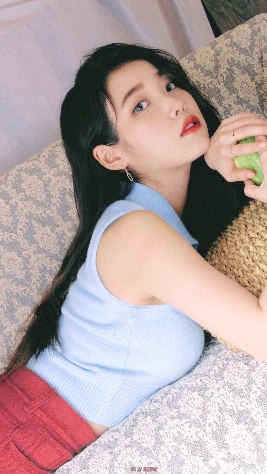 IU | J.estina
cr: 鲤栗旬