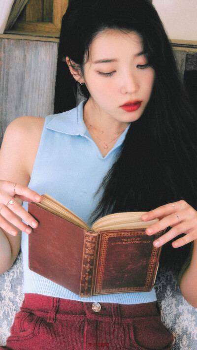 IU | J.estina
cr: 鲤栗旬