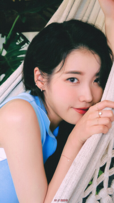 IU | J.estina
cr: 鲤栗旬