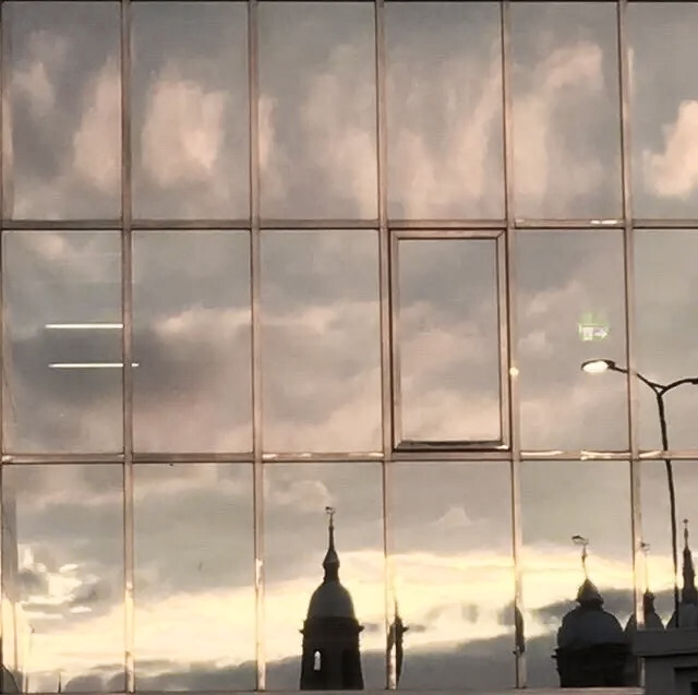 “风起的时候，就是我在守候你。”