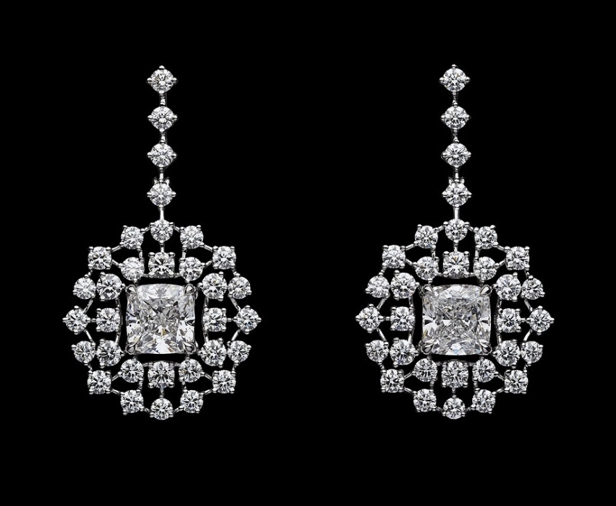 Dior 刚刚推出「Dior Rose」高级珠宝系列的新一季作品，依然以品牌创始人 Christian Dior 钟爱的「玫瑰」为灵感主题。新作通过4种不同风格诠释这一经典元素，让你看到自然主义、建筑构图、未来主义与抽象风格的不同视角。