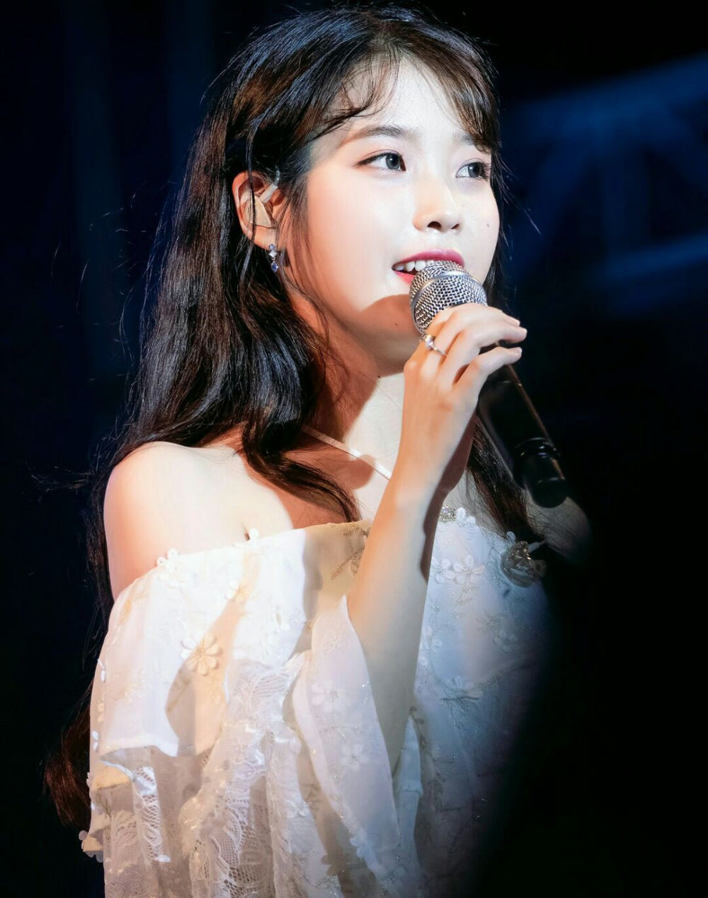 IU