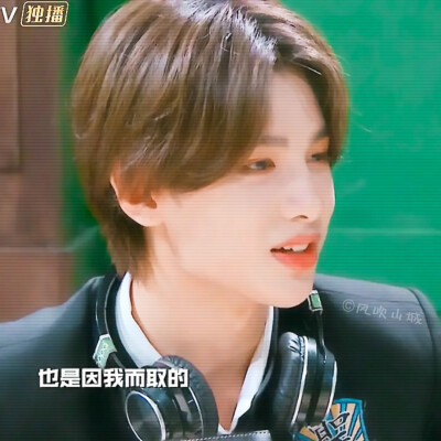 黄明昊゜
cr：云落星辰。