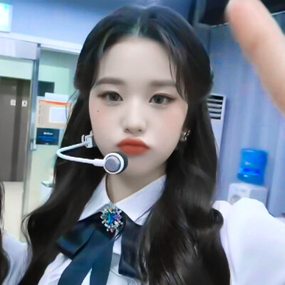 @张元英
“好可爱的洋娃娃啊 好漂亮”