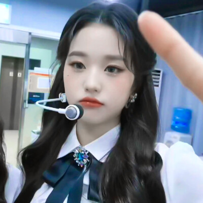 @张元英
“好可爱的洋娃娃啊 好漂亮”