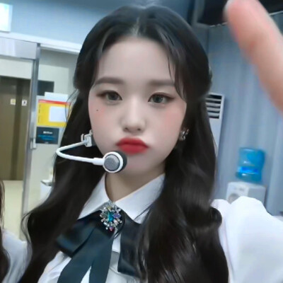 @张元英
“好可爱的洋娃娃啊 好漂亮”