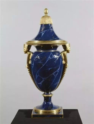 阿德莱德公主收藏的中国风格瓷瓶/塞夫尔/1781年