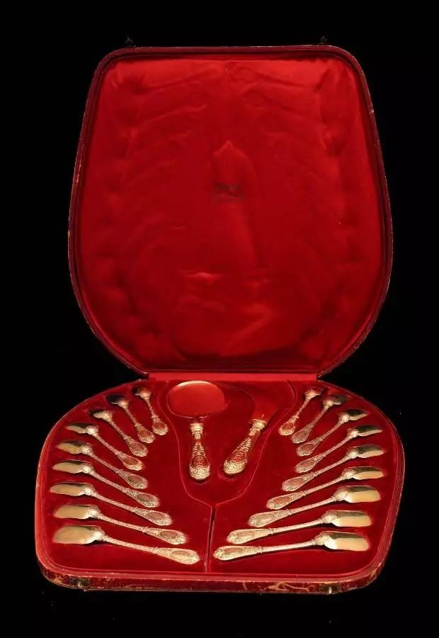 19世纪法国著名银匠Odiot出品的冰淇淋纯银套件