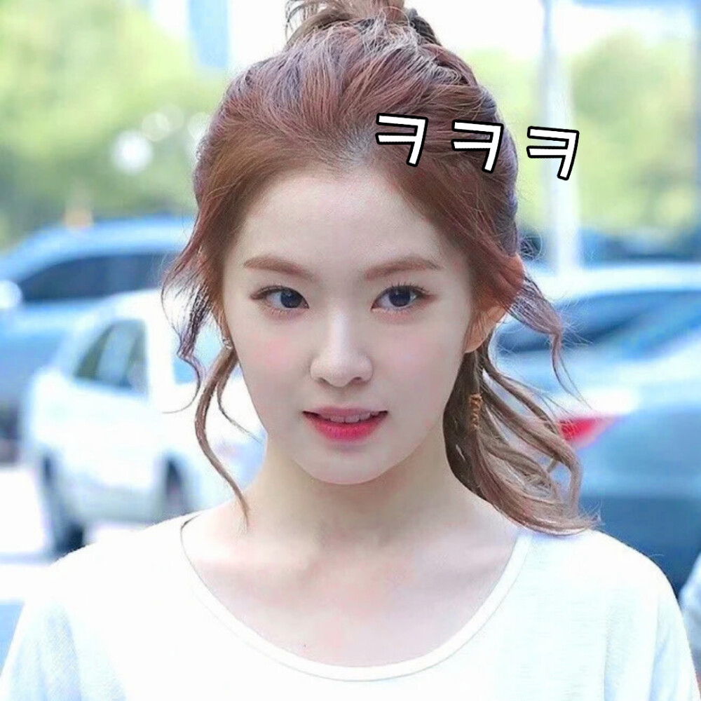 @小裴
“听说了吗！今天公司来了一个超好看的练习生!”
“是吗快去看看!”