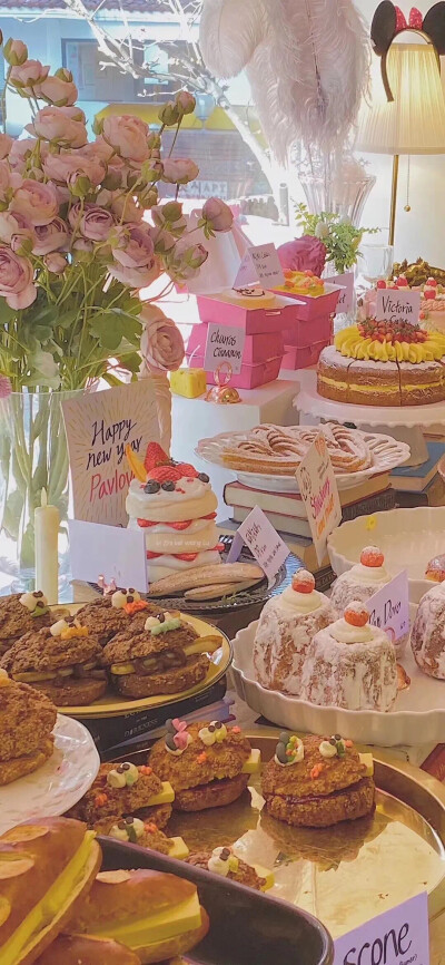  今日份美食壁纸～
今天去吃甜品了 但是我还是最喜欢吃你给我煮的独家甜品 闭门羹