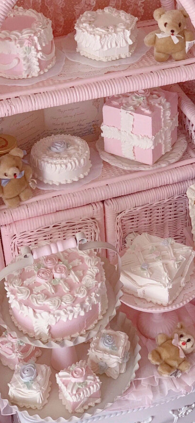  今日份美食壁纸～
今天去吃甜品了 但是我还是最喜欢吃你给我煮的独家甜品 闭门羹