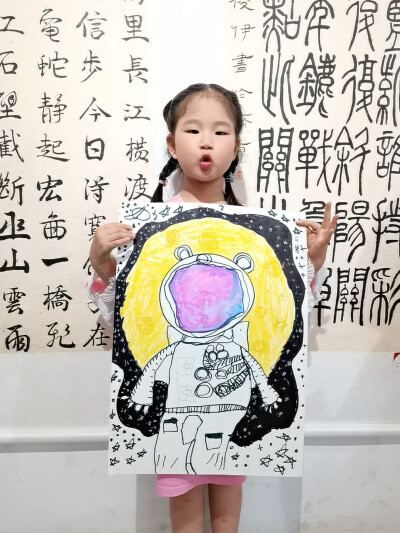 创意美术
宇航员