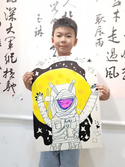 创意美术
宇航员