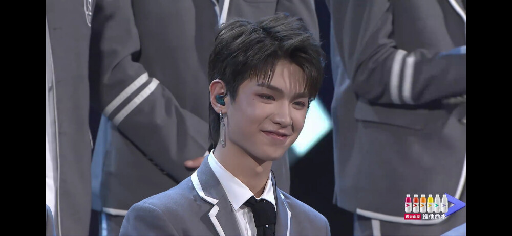 黄明昊
标id