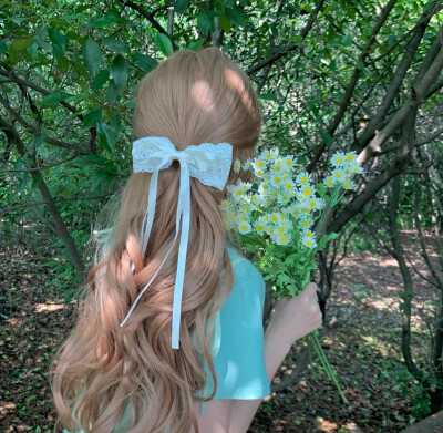 风说了许多，把夏天灌的盈满