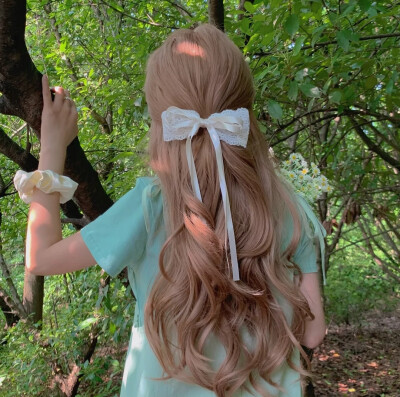 风说了许多，把夏天灌的盈满