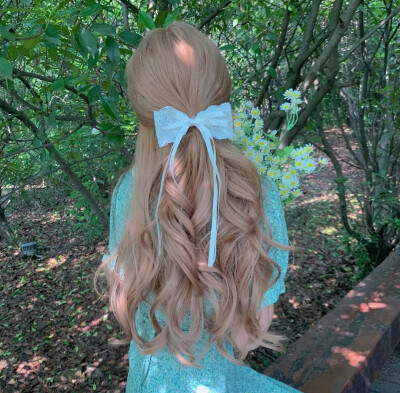 风说了许多，把夏天灌的盈满