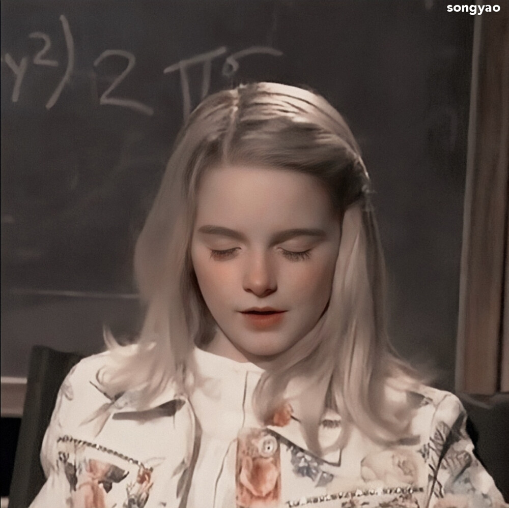 欧美童星——Mckenna Grace 好看的色调
「
秋天是倒放的春天
晚安是愛你的序篇」
修图CR：微博@•阿遥•
原图CR：微博@MckennaGracePIC