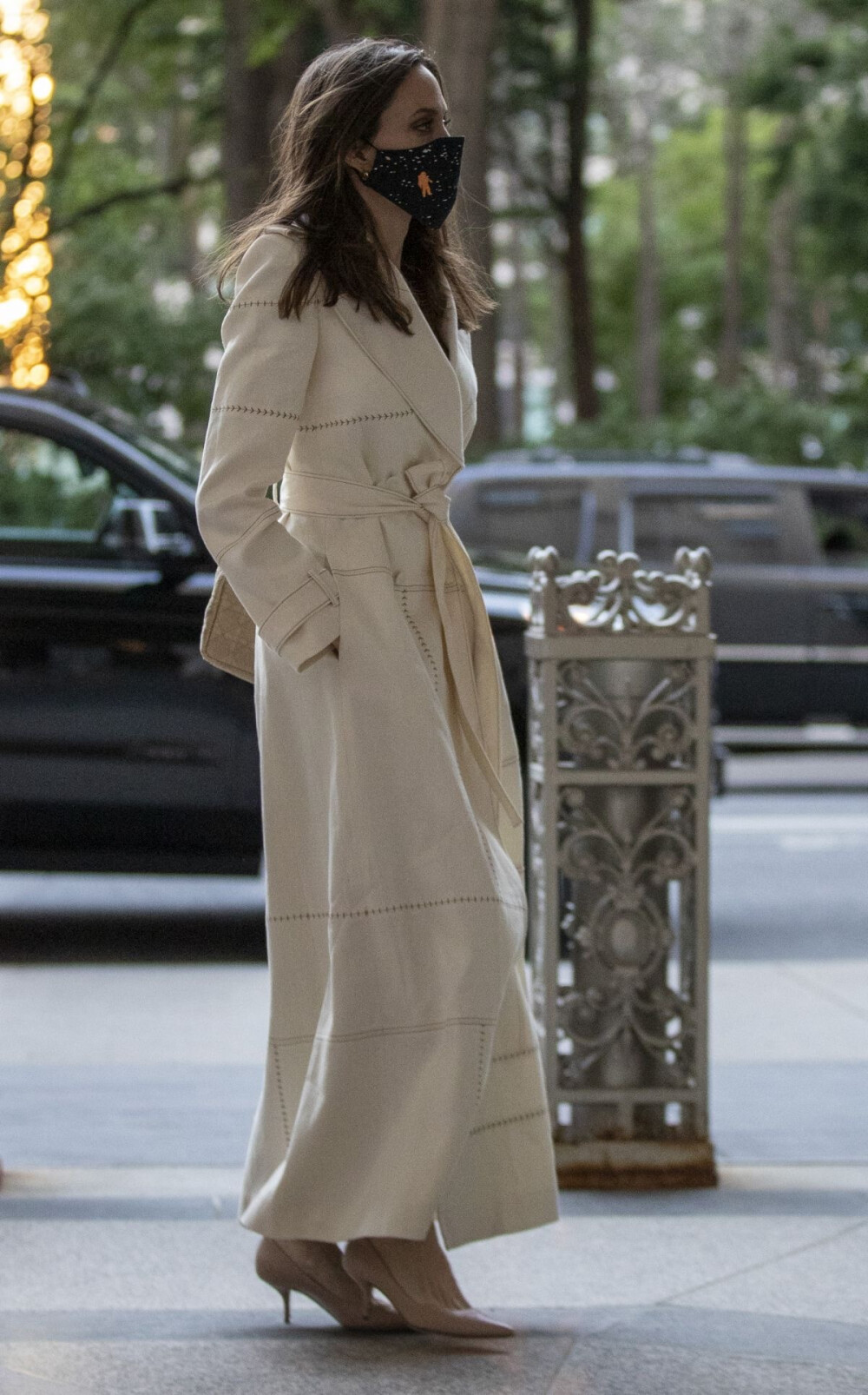 Angelina Jolie 街拍
Out in NYC & LA, June 2021
大衣: Gabriela Hearst
[weibo@-slyvieCX-]