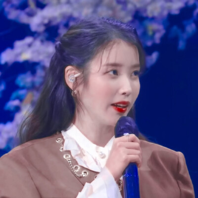 IU*夏日里的第一首情歌（love song）
