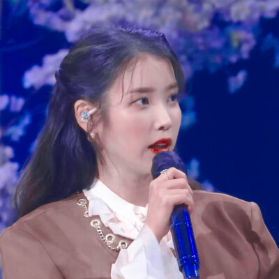 IU*夏日里的第一首情歌（love song）
