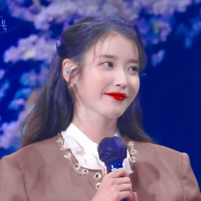 IU*夏日里的第一首情歌（love song）
