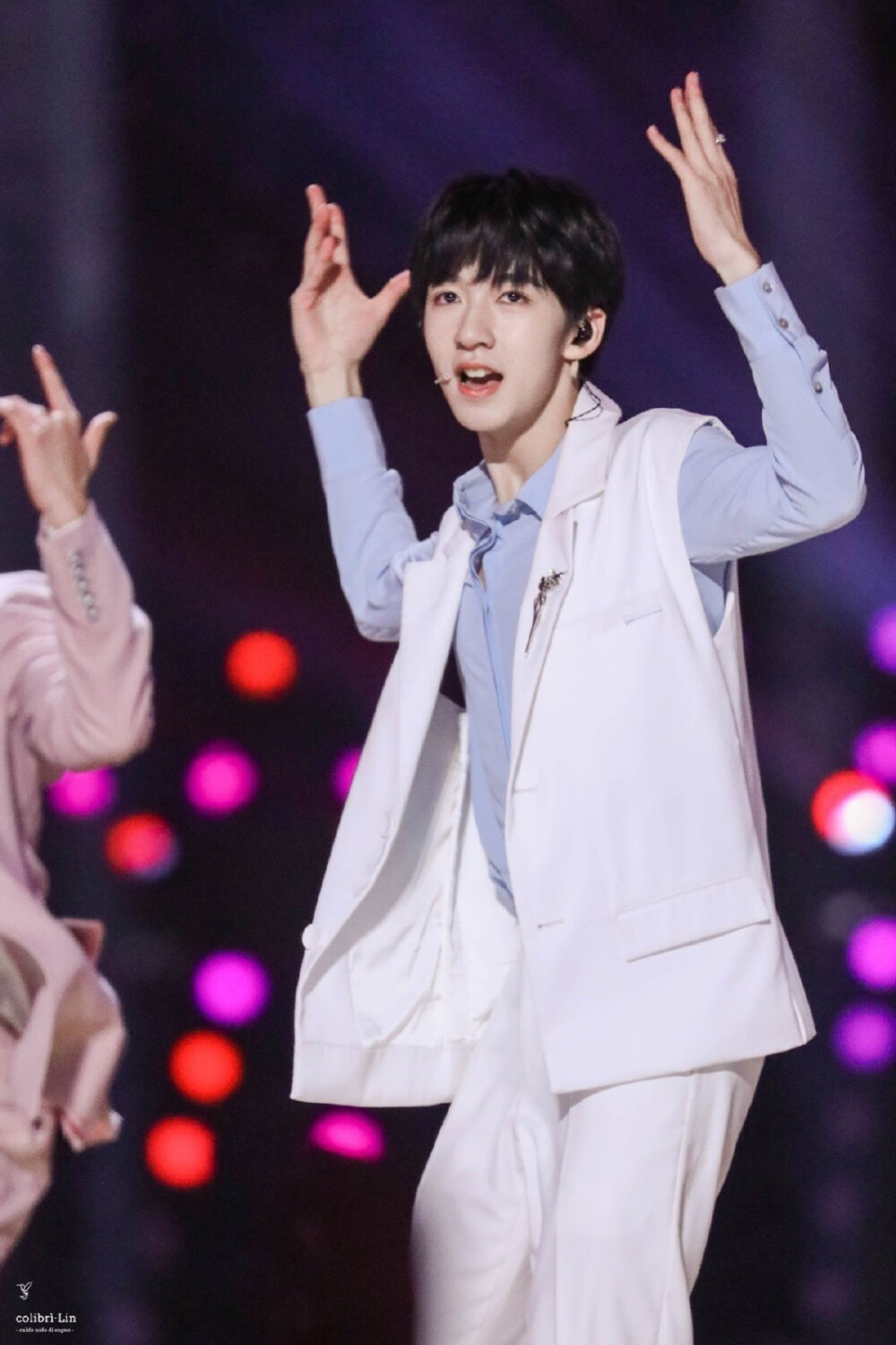 蓝衣少年贺峻霖