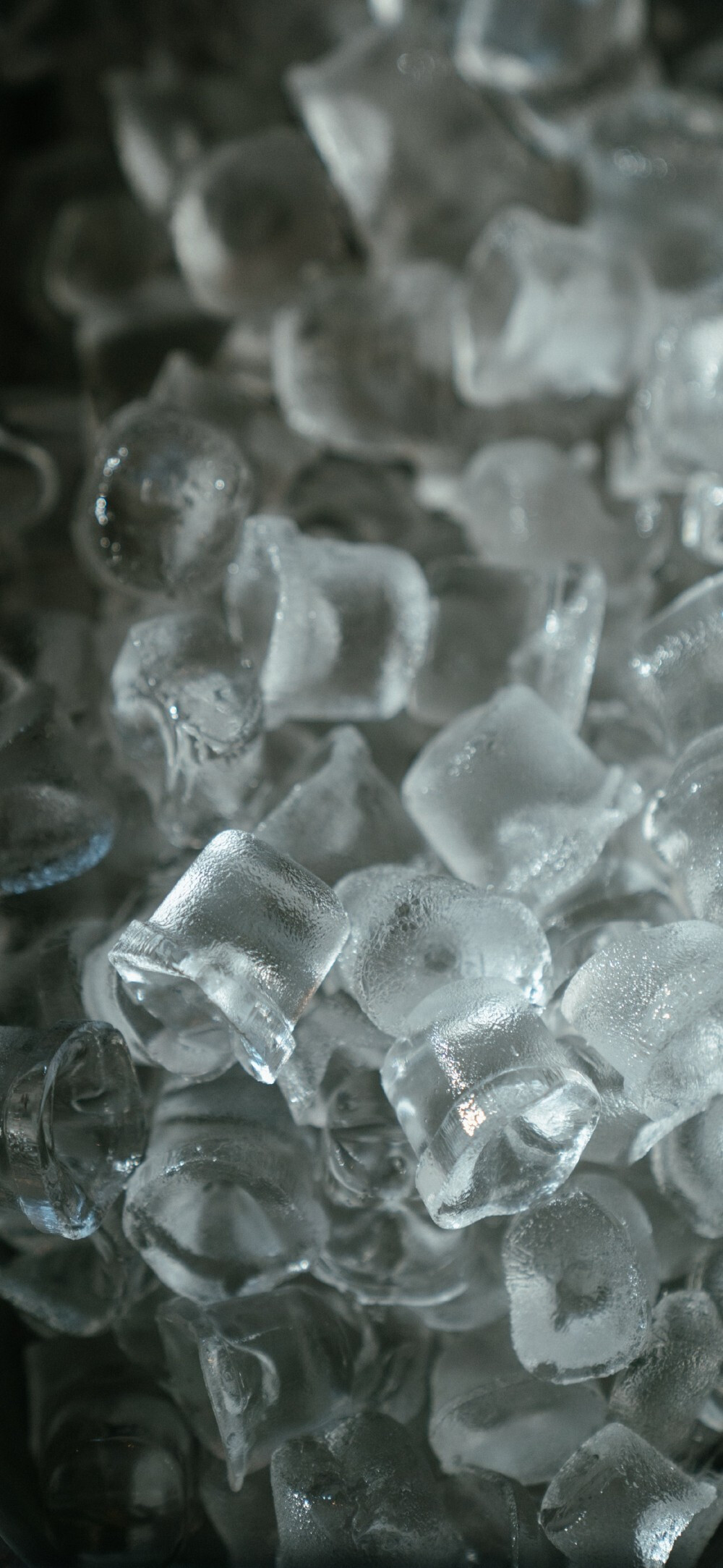 冰块壁纸第二弹～
换个壁纸就凉快啦～
cr.收藏壁纸bot 侵权致歉