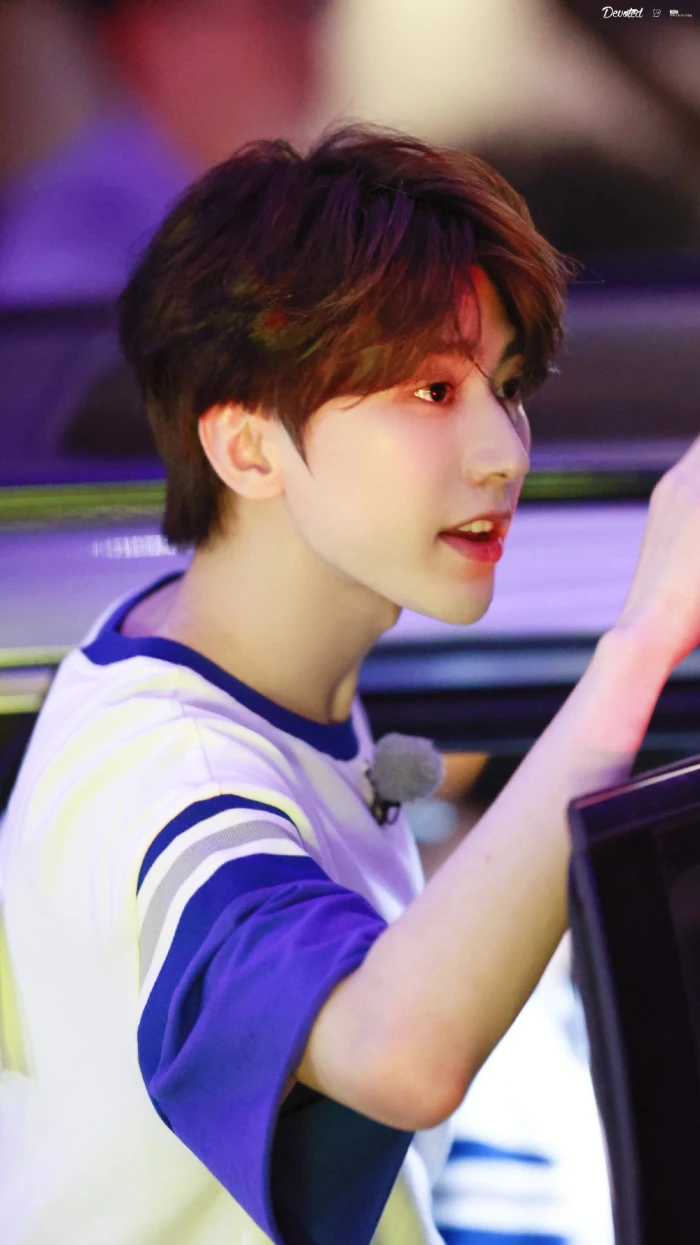 绝美蔡徐坤照片