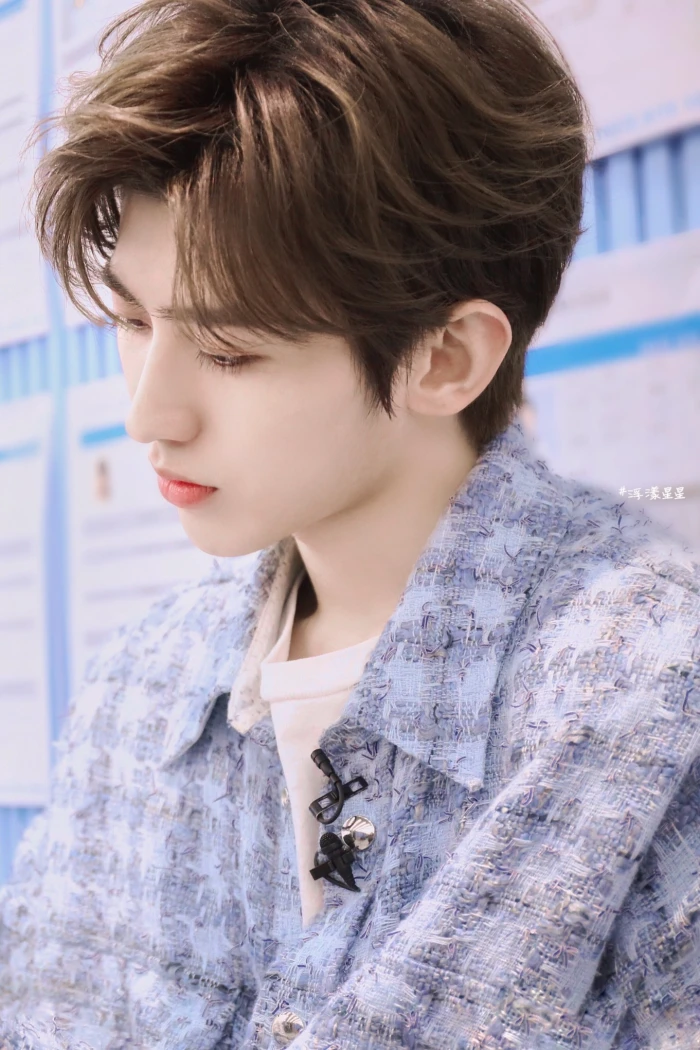 绝美蔡徐坤照片