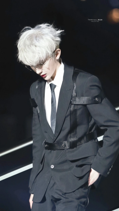 绝美蔡徐坤照片