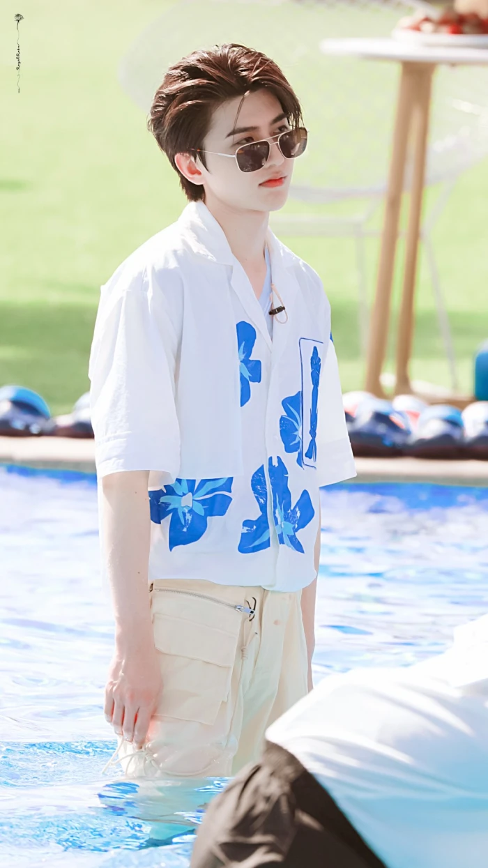 绝美蔡徐坤照片