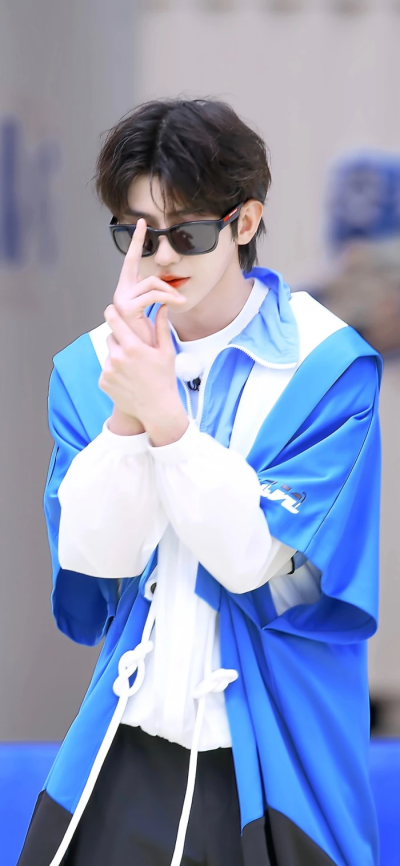 绝美蔡徐坤照片