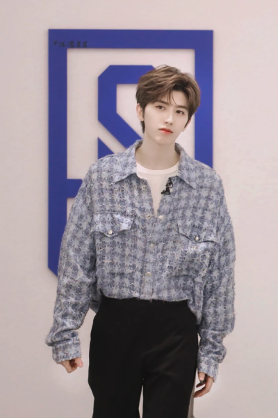 绝美蔡徐坤照片