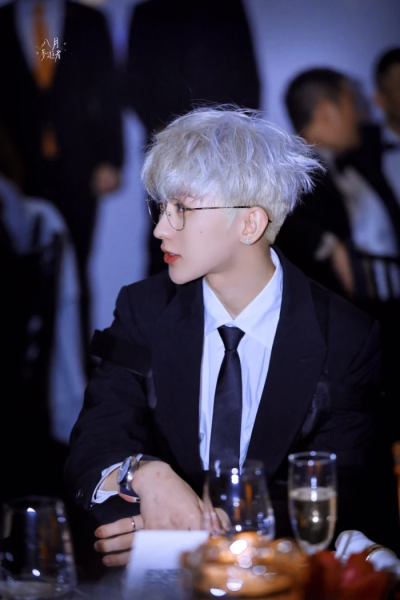 绝美蔡徐坤照片