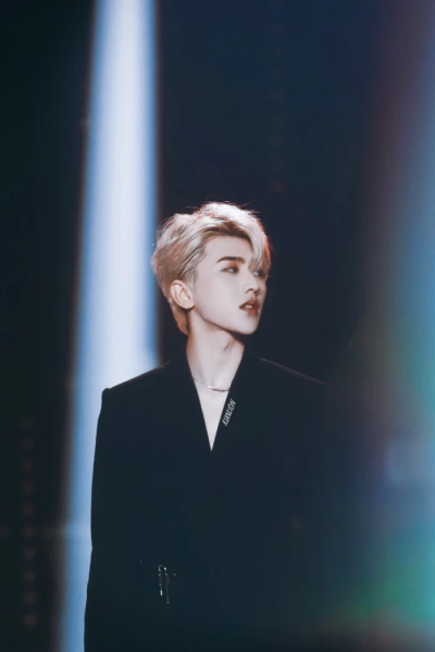 绝美蔡徐坤照片