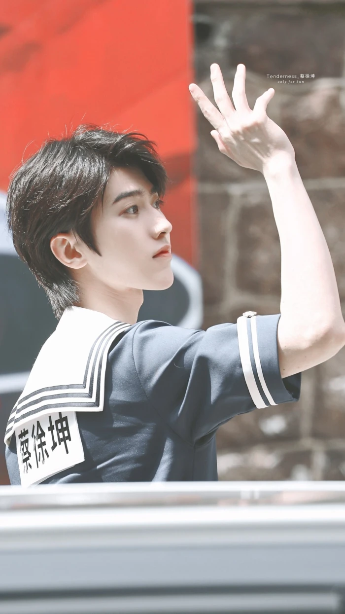 绝美蔡徐坤照片