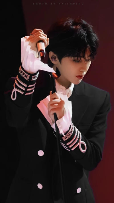 绝美蔡徐坤照片