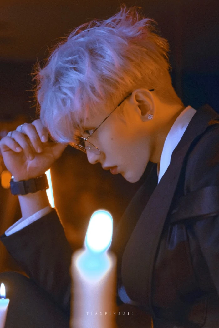 绝美蔡徐坤照片