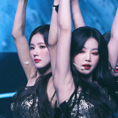 赵美延可二改丨许柒言
改了d，有两张算是跟穗珍的情头 ，本来加上雨琦搞三人姐妹头的，但是被挡住了 