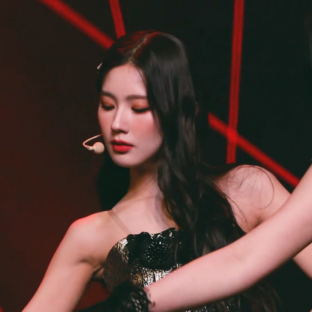 赵美延可二改丨许柒言
改了d，有两张算是跟穗珍的情头 ，本来加上雨琦搞三人姐妹头的，但是被挡住了 