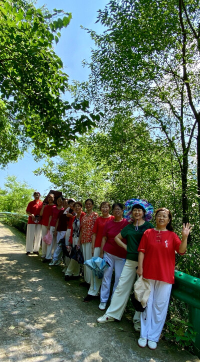 山青水秀风鼓洞