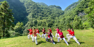 山青水秀风鼓洞