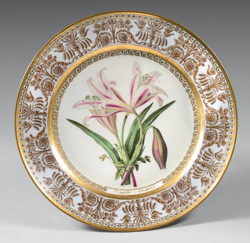 1815-1824年塞弗尔手绘花卉瓷碟一个，成交价16588欧元