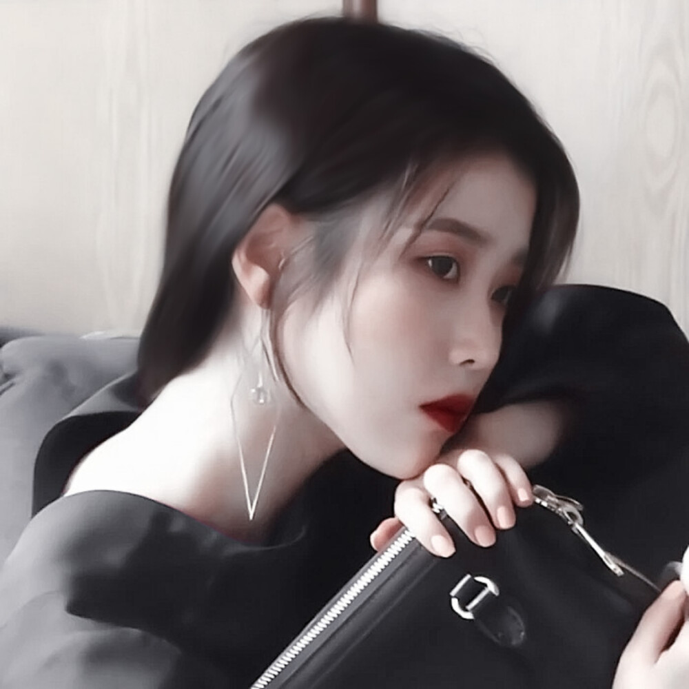 @李智恩IU.
原/江纪然.