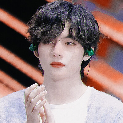  金泰亨V
你就做你自己 爱你的人自然爱你
原©vampire_taetae
堆糖©RomanticV
背景林燃